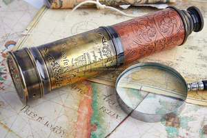 กล้องส่องทางไกลโบราณทำมือขนาด 20 นิ้ว ทำจากทองเหลือง พร้อมด้ามจับหนัง กล้องส่องทางไกลแบบมือถือโบราณ ของตกแต่ง - Product Image 4