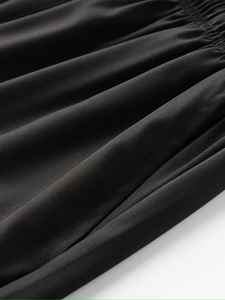 Meilleurs shorts décontractés pour hommes en gros pour l'été, la gym, la plage, motif uni, en toile extensible, avec logo personnalisé - Product Image 3