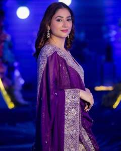 Conjunto de Sharara y Kurta Morado con Bordado de Hilo y Lentejuelas, Conjunto de 3 Piezas de Georgette Sintético con Hilo y Lentejuelas, Top y Sharara con Dupatta - Product Image 2