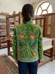 Chaqueta Bomber Floral Suzani Hecha a Mano para Mujer, 100% Algodón, Bordado de Terciopelo, Transpirable, Ecológica, Rellena de Seda, Gruesa, Alif - Product Image 6