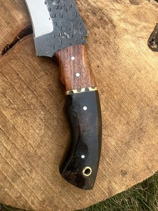 Couteau de camping artisanal personnalisé en acier à haute teneur en carbone avec manche en bois et corne, étui en cuir, personnalisation OBM, clip industriel - Product Image 2