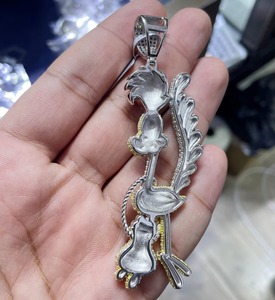 Colgante de Moissanita con Personaje de Dibujos Animados, Plata 925, Dos Tonos, con Incrustaciones de Circonitas, Encantadores Dijes con Temática de Dibujos Animados para Regalo de Cumpleaños, Joyería para Fiestas - Product Image 6