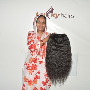 Perruque en cheveux humains indiens bouclés Remy - 100% vierges, noirs naturels, pleine densité, texture douce et soyeuse, cuticules alignées et saines - Product Image 6