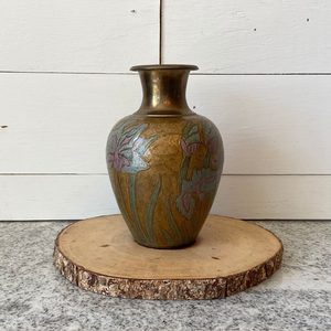Vase haut de gamme en laiton luxueux avec une finition brillante et un motif floral exquis. Disponible au prix de gros - Product Image 5
