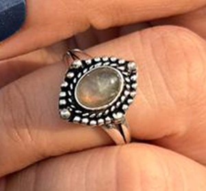 Anillo de latón con labradorita natural para mujer, estilo vintage bohemio, joyería de moda al por mayor. - Product Image 2