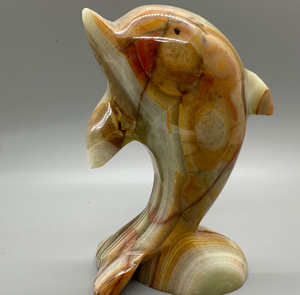 Figurine de dauphin en onyx brun multi-tons gravée à la main, sculpture artisanale élégante en marbre pour la décoration intérieure, thème océan - Product Image 4