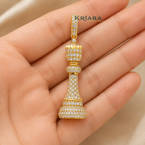 Pendentif Reine d'échecs en argent 925 plaqué or 18 carats avec moissanite, forme couronne, thème mariage de luxe, breloque unisexe, cadeau bijoux - Product Image 4