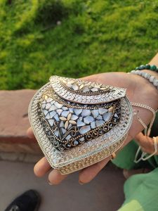 Bolso de Hombro Floral con Mosaico Kundan, Bolso Cruzado Hecho a Mano para Mujer, Estilo Artístico Único, Acabado Premium - Product Image 3