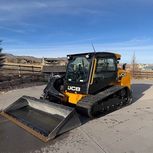 Potente cargadora compacta JCB 3TS-8T para preparación de sitios de paisajismo y operación eficiente en sitios de trabajo exigentes - Product Image 5