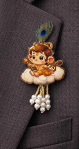 Charmante broche Hanuman pour bébé avec plume de paon et gouttes de perles, accessoire traditionnel Bal Hanuman pour les tenues ethniques et les festivals - Product Image 2