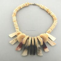 Collier pendentif corne et os de luxe 100% pour la collection de bijoux pour femmes au prix de gros par M.R.S. EXPORTATIONS