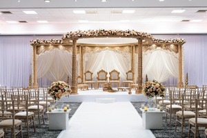 Mandap de mariage royal sculpté par des artisans, grand mandap de mariage intérieur, design de scène de mariage de style Bollywood - Product Image 6