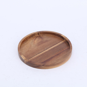 Assiette en bois naturelle faite à la main, assiette carrée en bois pour la cuisine par Crescent Crafts - Product Image 2