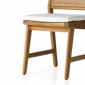 Silla de diseño moderno y minimalista en oferta, ideal para interiores o exteriores, con detalles de ratán de calidad. - Product Image 6