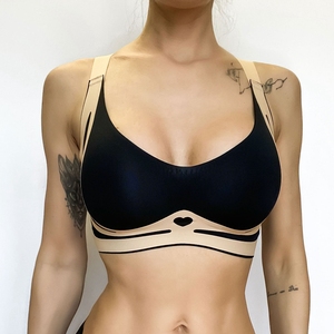 Sujetador deportivo de mujer con cuello en V profundo, color liso, transpirable, soporte medio, yoga, sin costuras, diseño con logo frontal recortado - Product Image 1