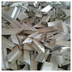 Precio de fábrica: Residuos de tuberías de PVC regranulado/rígido y perfiles de PVC para ventanas en venta - Product Image 3