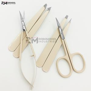 Pinzas para Cejas RMI, Producto Más Popular, Color Nude con Recubrimiento en Polvo / Punta Plateada de Acero Inoxidable con Resorte / Set de Tijeras para Cutículas - Product Image 6