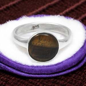 Bague en argent sterling 925 avec pierre œil-de-tigre ronde sertie clos, bijoux bohèmes de créateur, parfaits pour les filles et les garçons - Product Image 1