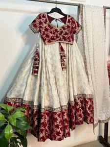 Women Traditional Indian Pakistani Foux Gorgette Work <b>Lehenga</b> Choli Set Maroon <b>White</b> Gold Embroidery Floor-Length Wedding Dress - Product Image 2