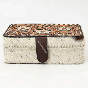 Portefeuille-pochette en cuir pour femme avec rabat floral gravé, texture en cuir de vachette, idéal pour les voyages et les événements festifs - Product Image 1