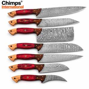 Juego de 7 Cuchillos de Cocina Japoneses Afilados, Hojas de Acero de Damasco, Construcción de 67 Capas, Mangos de Madera, Diseño Ambidiestro, Hechos a Mano - Product Image 1