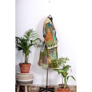 Kimono vintage en soie indienne Kantha, patchwork, tricoté, manches longues, pour femmes, pour dormir. - Product Image 5