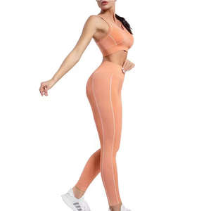 Conjunto deportivo de 2 piezas para mujer, leggings de yoga acanalados sin costuras, ropa deportiva de alta calidad para entrenamiento en el gimnasio. - Product Image 5