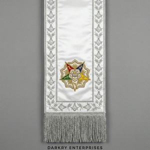 Écharpe maçonnique en soie moirée noire avec broderie fil doré motif Œil tout-voyant et soleil, bordure clé grecque, personnalisée pour loge, avec pompons - Product Image 4