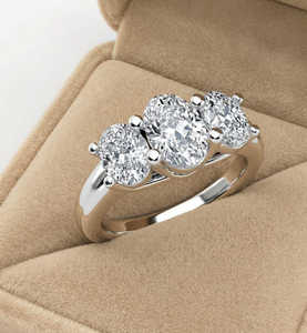 Bague de mariage à trois pierres en moissanite ovale 1 carat avec argent 925 véritable, idéale pour un cadeau d'anniversaire ou de promesse pour femme et partenaire - Product Image 3