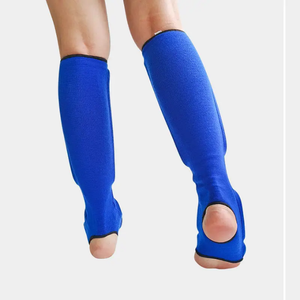 Protège-tibias de boxe en cuir premium, de différentes couleurs, avec chaussettes de compression pour mollets larges, vente en gros - Product Image 6