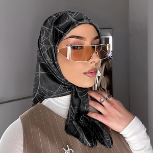 Foulard carré en satin de soie personnalisé à faible MOQ pour femme, style urbain, séchage rapide, respirant, multifonctionnel - Product Image 2