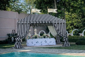 Tente de réception en toile rayée noir et blanc avec structure en acier pour mariage et événements - Product Image 3