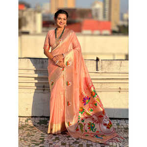 ผ้าไหมออร์แกนซ่าสีชมพูอ่อนลายหงส์ปาธานี  ผ้าไหมซารีหรูหราทอมือด้วยดิ้นทอง สำหรับสุภาพสตรี - Product Image 6