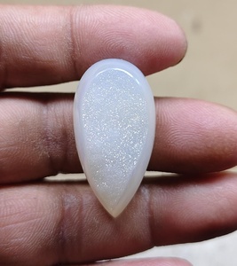 Cabujón de Ágata Arcoíris Blanca con Efecto Ojo de Gato para Joyería - Product Image 3