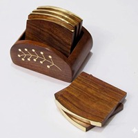 Ensemble de sous-verres carrés en bois avec bords en laiton, design luxueux, napperons jetables