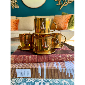 Tasses et soucoupes à thé personnalisables en laiton de haute qualité, finition dorée brillante, design unique gravé, style classique - Product Image 1