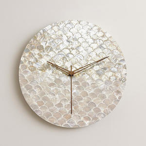 Horloge murale unique en nacre incrustée, horloges en coquillages et perles faites à la main, provenant d'un fournisseur très bien noté - Product Image 1