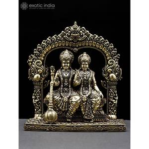 4 pouces Lakshmi-Narayan assis dans un geste de bénédiction avec Kirtimukha Prabhavali Sculpture en laiton superfine pour la maison et le temple - Product Image 1