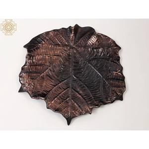 Soporte de vela de latón hecho a mano de 6 pulgadas con diseño único de hoja para decoración del hogar, decoración de mesa y propósito de regalo Hecho en artículo DE LA India - Product Image 3