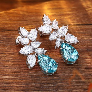 Boucles d'oreilles de luxe pour femmes, diamants taillés en poire, pierre principale bleue fantaisie, argent, diamants blancs, bijoux de mariage - Product Image 4