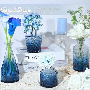 Set di 5 Piccoli Vasi in Vetro Blu per Fiori Singoli, Mini Centrotavola Vintage e Decorazioni per Tavoli da Matrimonio - Product Image 6