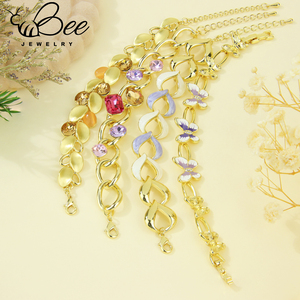 Exclusivo y Elegante Brazalete de Cristal Color Latón para Mujer, Chapado en Oro de 14k, con Forma de Corazón y Mariposa, Esmaltado, Hecho a Mano - Product Image 2