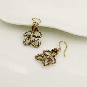 Boucles d'oreilles pendantes vintage en forme de serpent, plaqué bronze antique, laiton, bijoux fantaisie unisexe - Product Image 1