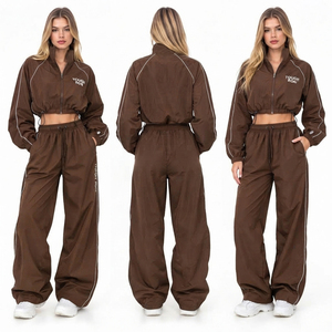 Conjunto Deportivo de Chaqueta Corta y Pantalones Holgados para Mujer, Chaqueta Corta de Nailon Ligera con Cierre Completo y Mangas Largas - Product Image 4