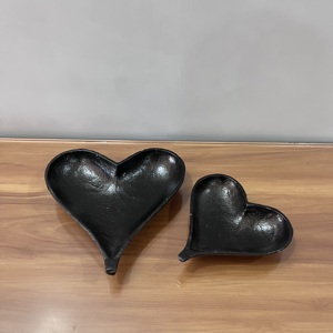 Tazón Decorativo Hecho a Mano en Forma de Corazón de Aluminio con Acabado Negro, Plato para Servir, Decoración para el Hogar, Artículo de Regalo - Product Image 2