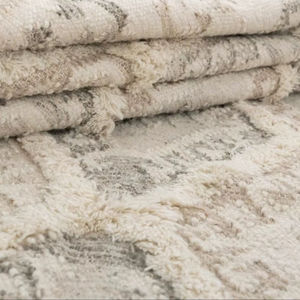 Alfombra de Yute y Lana Hecha a Mano con Patrón Abstracto, Ecológica, de Pelo Corto, Color Beige Natural, con Borlas - Product Image 3