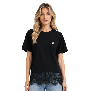 Nouveau design – T-shirt chic pour femme à manches courtes, ourlet en dentelle, épaules tombantes, couleur unie, personnalisation DTG, 100 % coton, élégant et confortable - Product Image 1