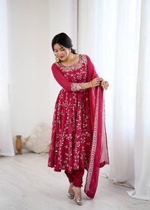Robe de mariée une pièce avec dupatta Rani pour femme, en géorgette brodée, travail de sequins, 80477 - Product Image 2