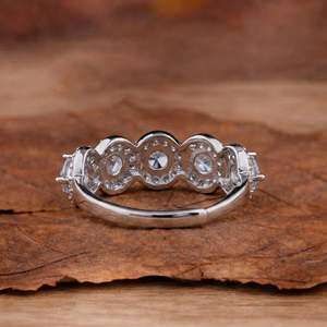 Anillo Clásico de Moissanita con Corte Redondo y Cinco Piedras en Halo, Plata de Ley 925 Original, Moderno, para Boda, Compromiso, Regalo para Amigos - Product Image 4