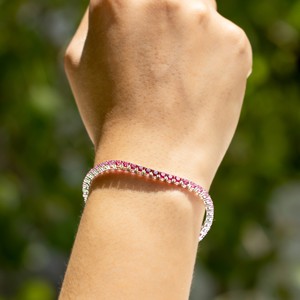 Bracelet tennis saphir rose éclatant avec pierres précieuses taille ronde, bijou de luxe élégant pour femme, cadeau idéal pour les occasions spéciales - Product Image 3